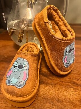 Disney Kids Brown Stitch Plush-Lined Slippers